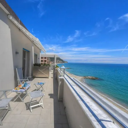 Vela D'oro Πανσιόν Pietra Ligure