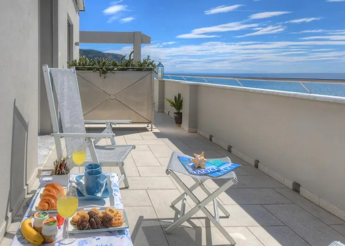 Vela D'oro Pensión Pietra Ligure