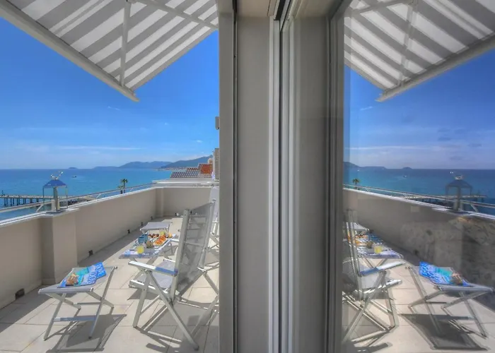 Vela D'oro Pensión 4*